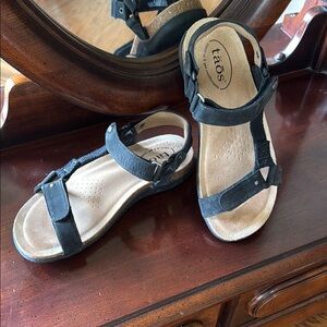 Taos Footwear Black Sandals